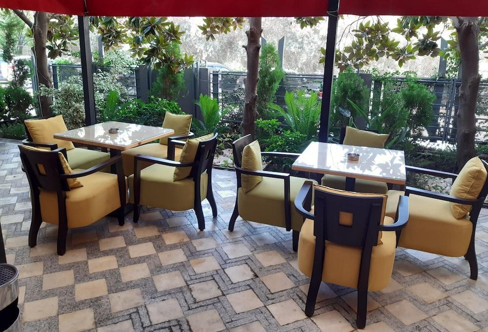 ג'ונייה Dolls Hotel By Eurostars (Adults Only) מראה חיצוני תמונה
