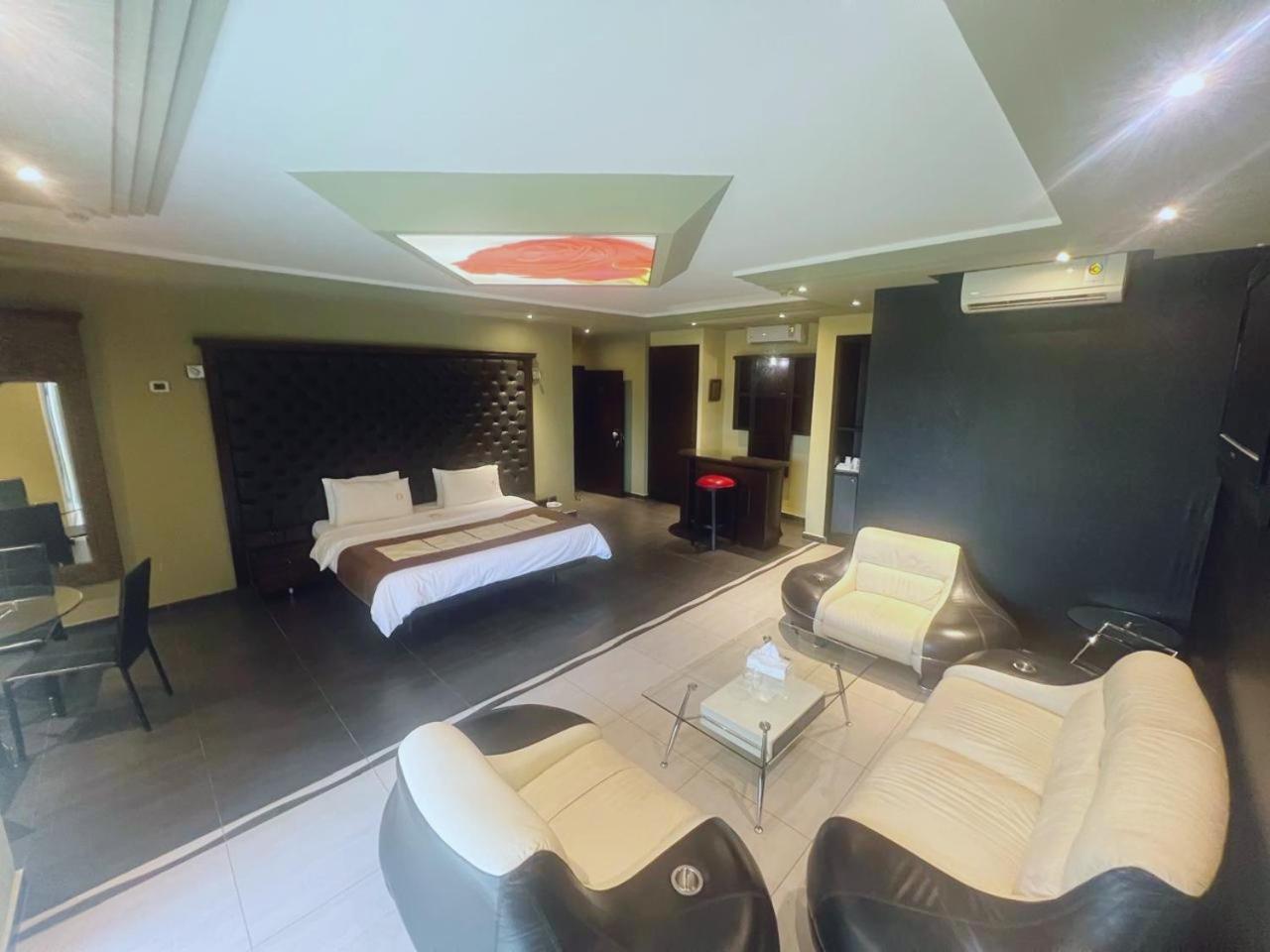 ג'ונייה Dolls Hotel By Eurostars (Adults Only) מראה חיצוני תמונה